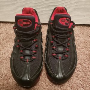 Red and black airmax 95| size 4 youth
